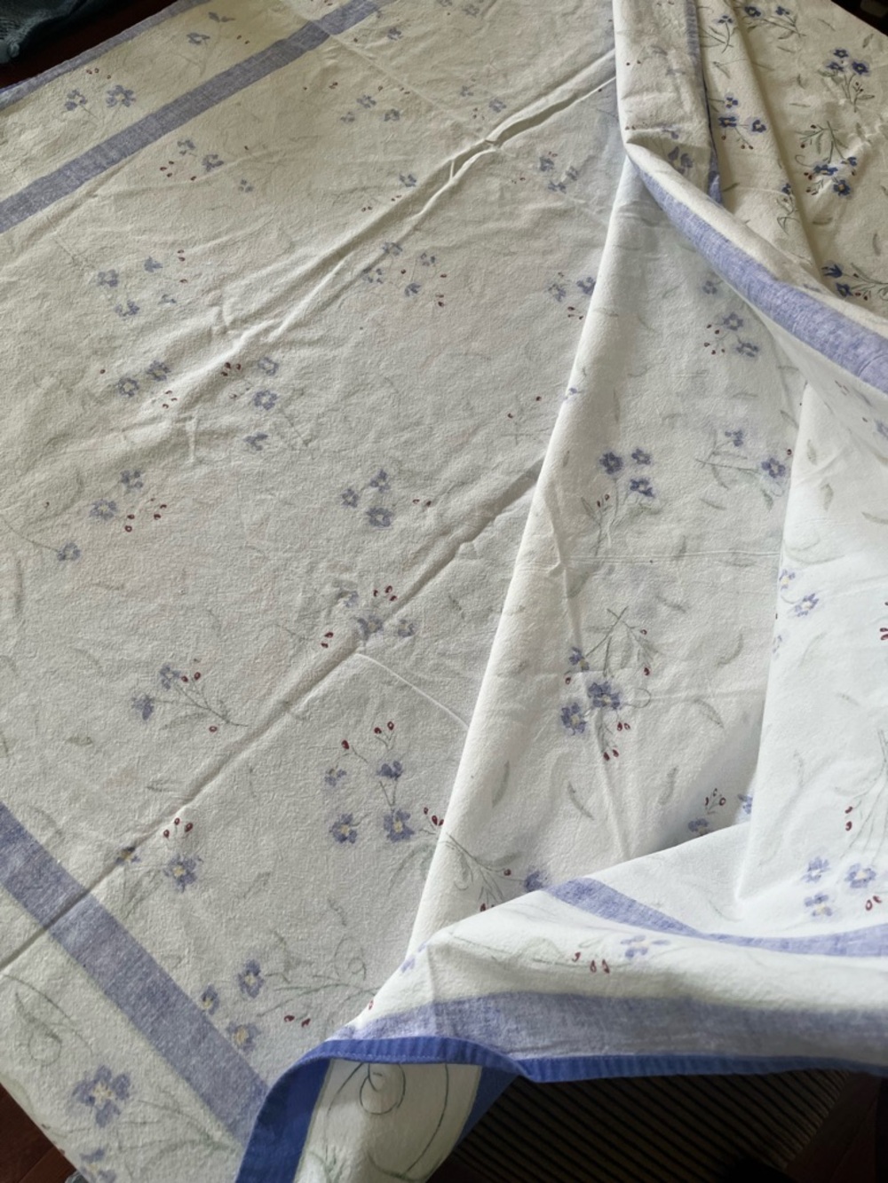 Vintage Blue Floral Printed Tablecloth - Picture 11 of 16